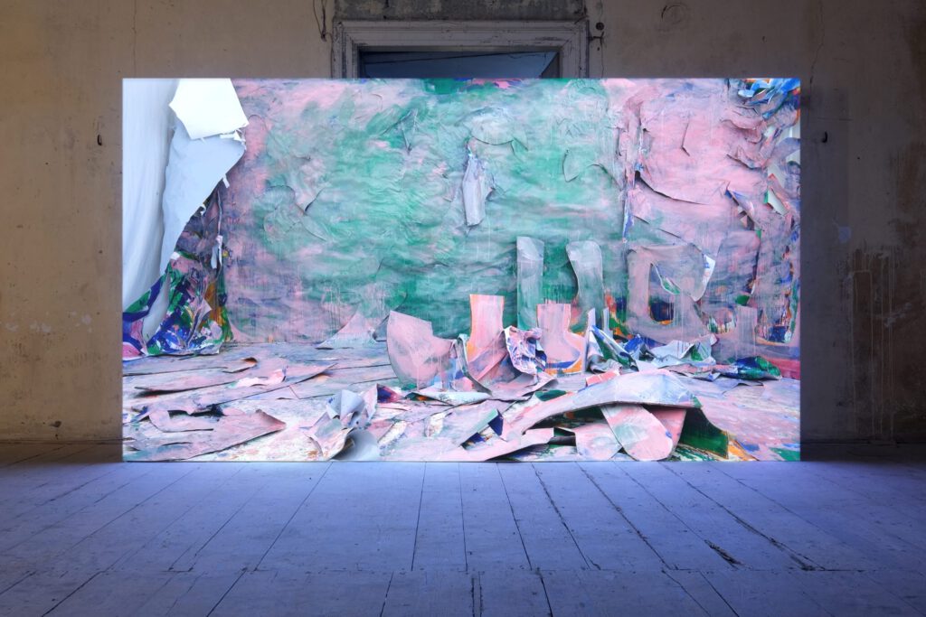 Front Ansicht der Videoinstallation "pink to paper to yellow or green" 